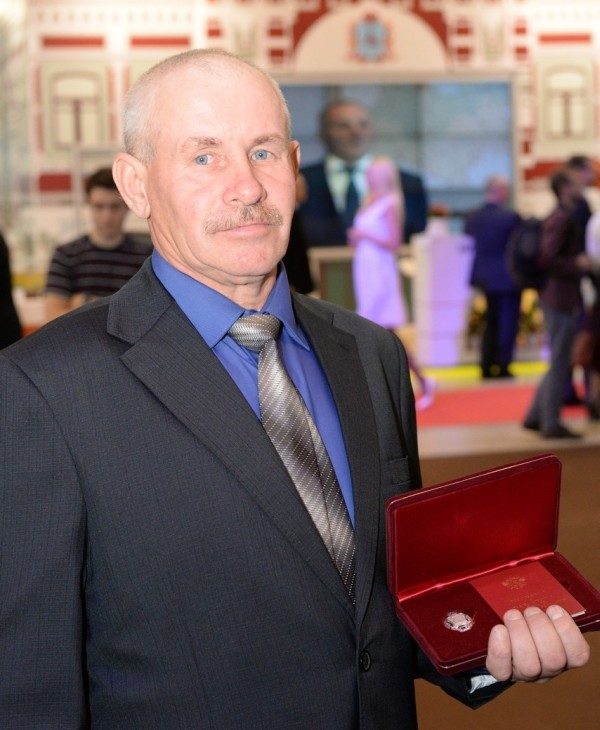 Механизатор компании «Маслово» из Орловского района Василий Сошников